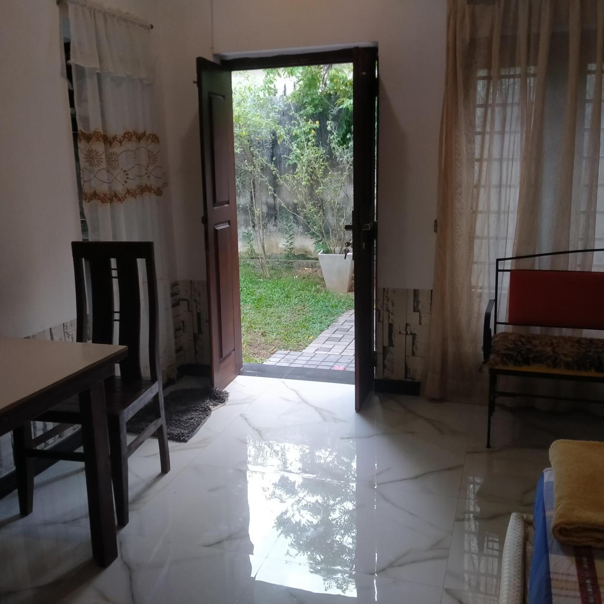 Living Home Negombo Bilik gambar