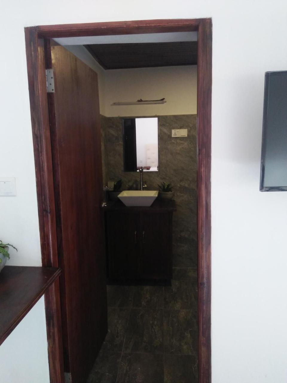 Living Home Negombo Luaran gambar