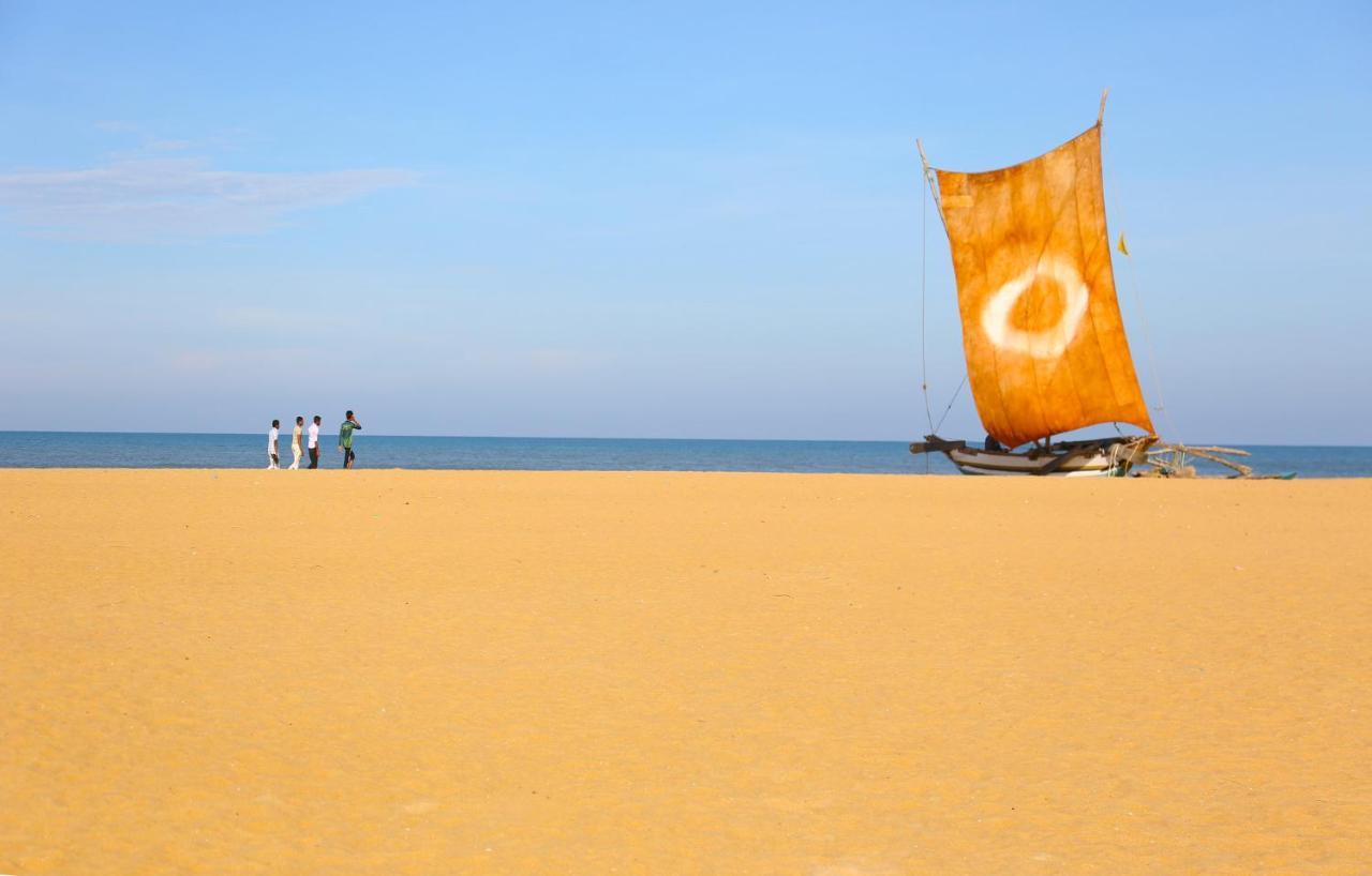 Living Home Negombo Luaran gambar