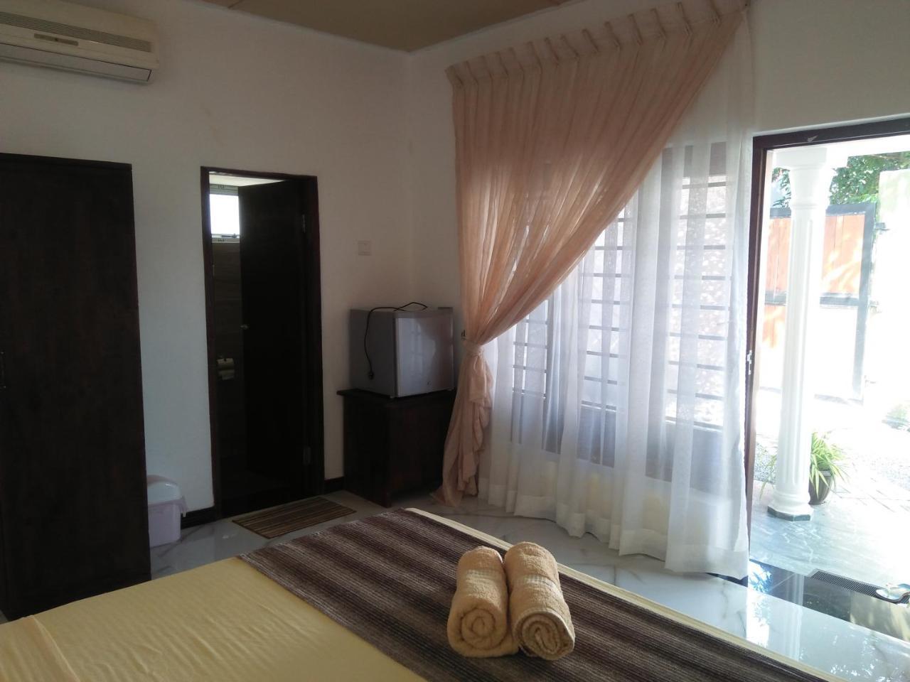 Living Home Negombo Luaran gambar