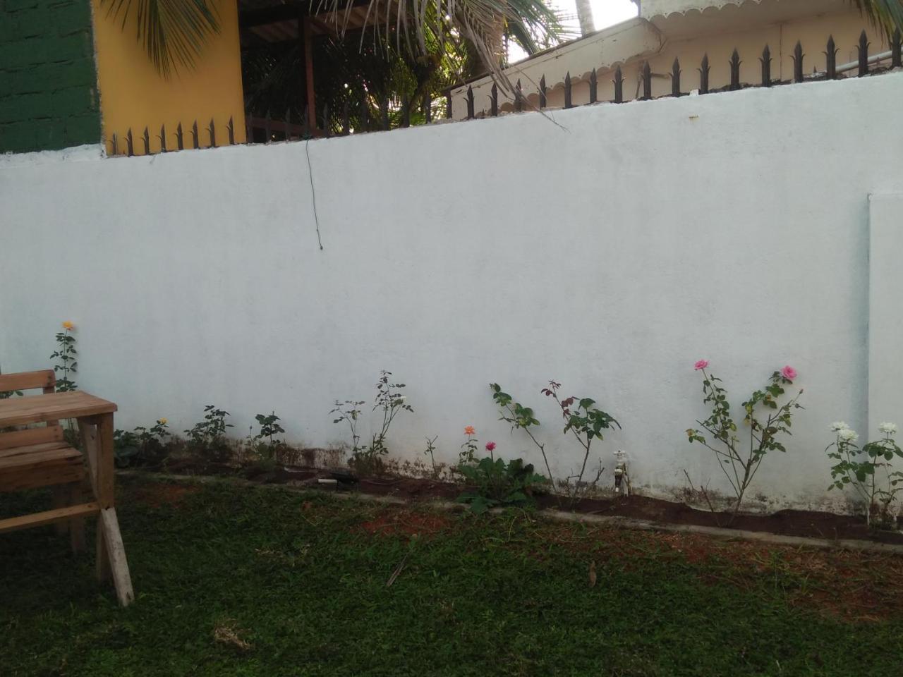 Living Home Negombo Luaran gambar